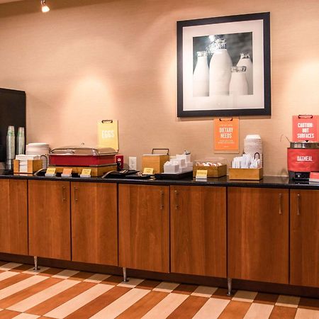 Hampton Inn Gloucester Eksteriør billede