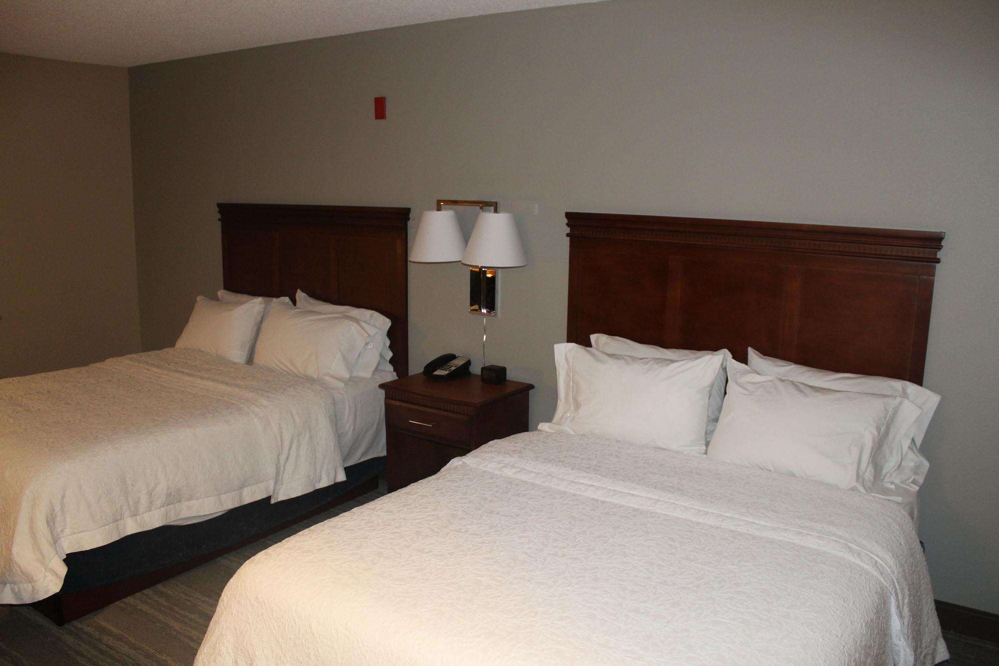 Hampton Inn Gloucester Eksteriør billede