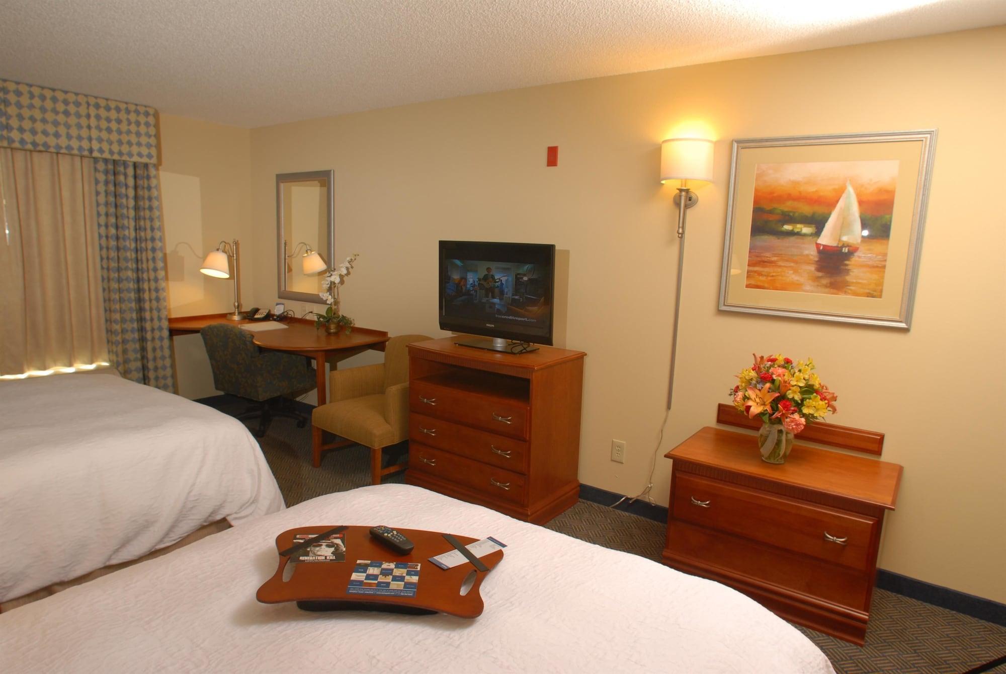 Hampton Inn Gloucester Eksteriør billede