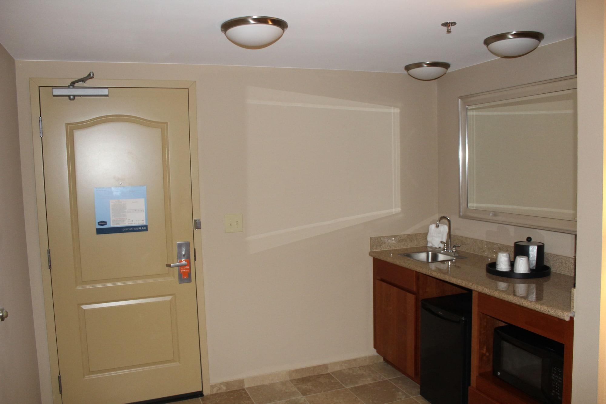 Hampton Inn Gloucester Eksteriør billede