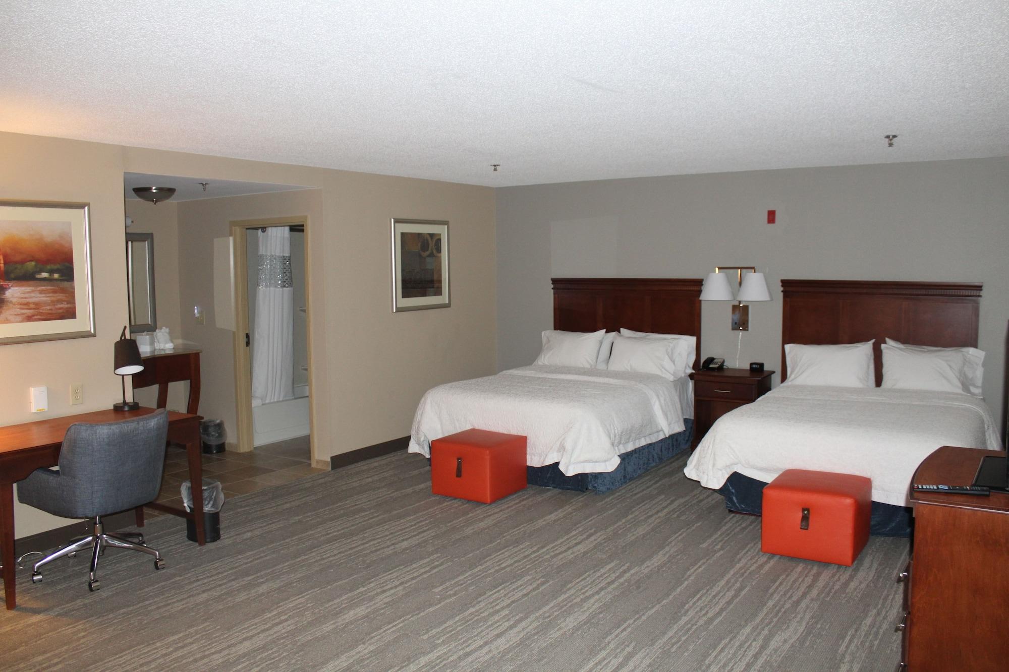 Hampton Inn Gloucester Eksteriør billede