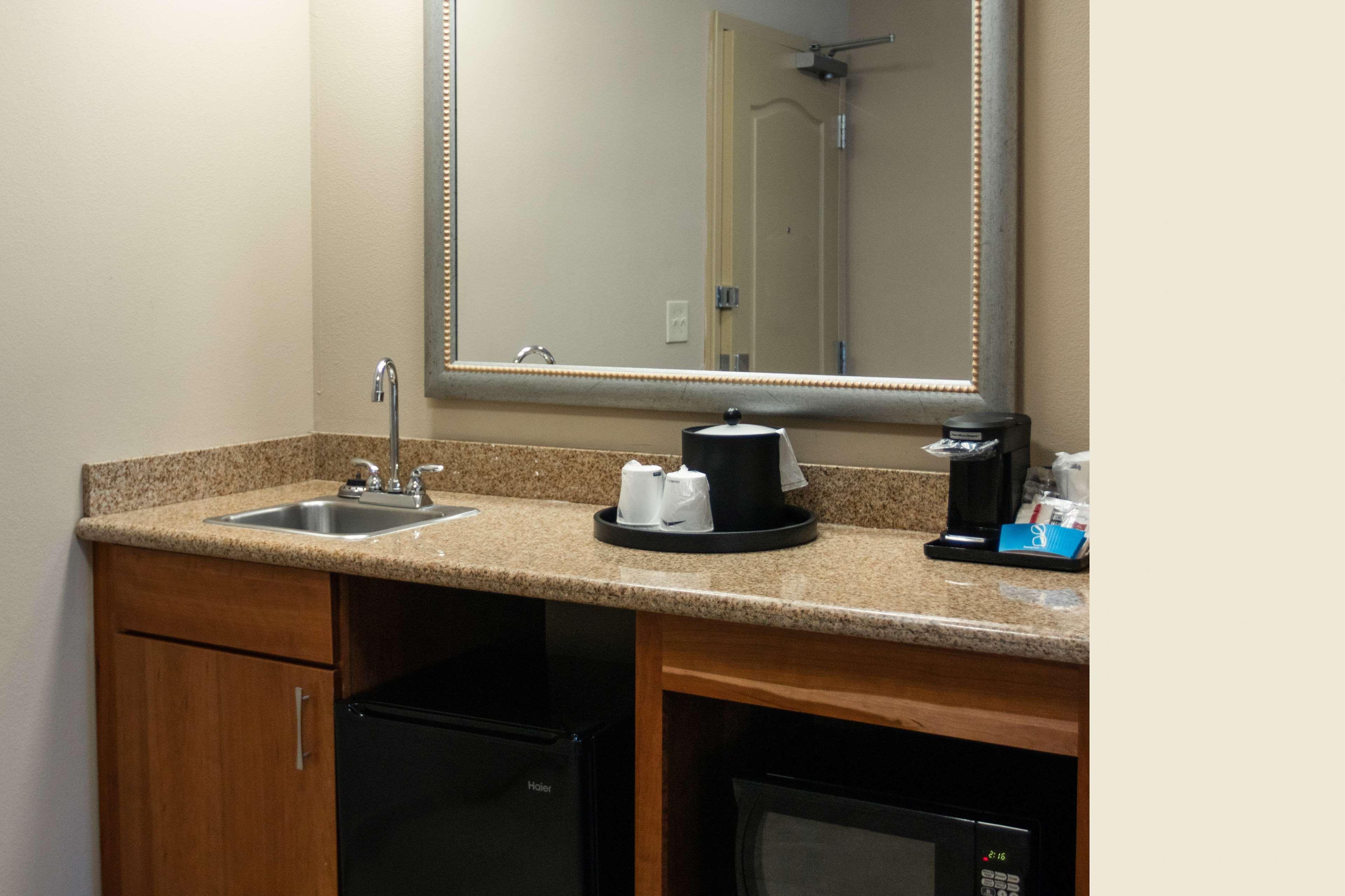 Hampton Inn Gloucester Eksteriør billede