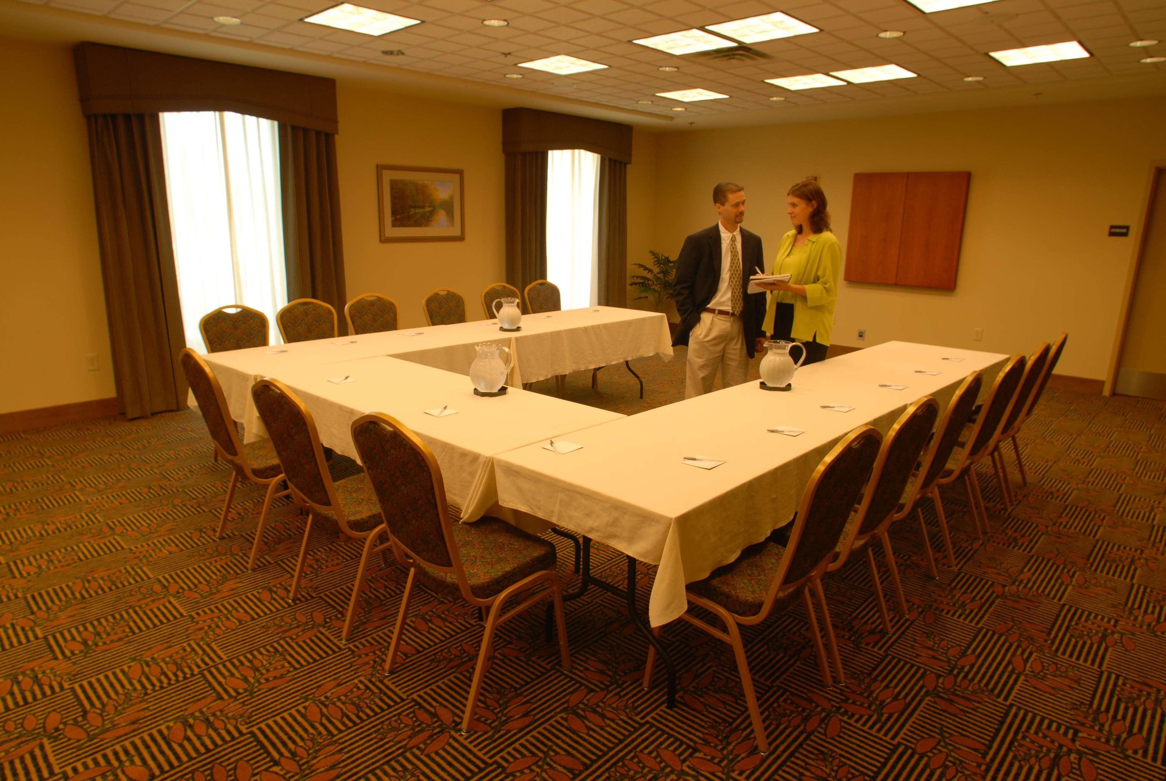 Hampton Inn Gloucester Eksteriør billede