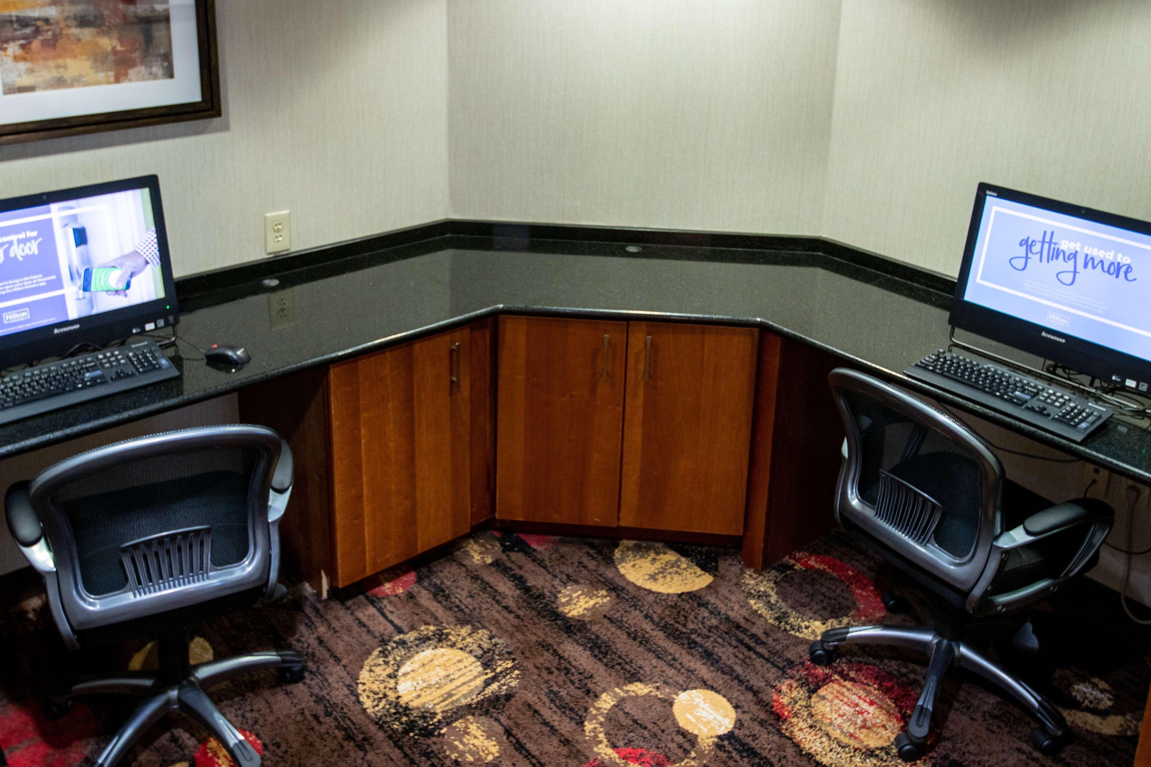 Hampton Inn Gloucester Eksteriør billede