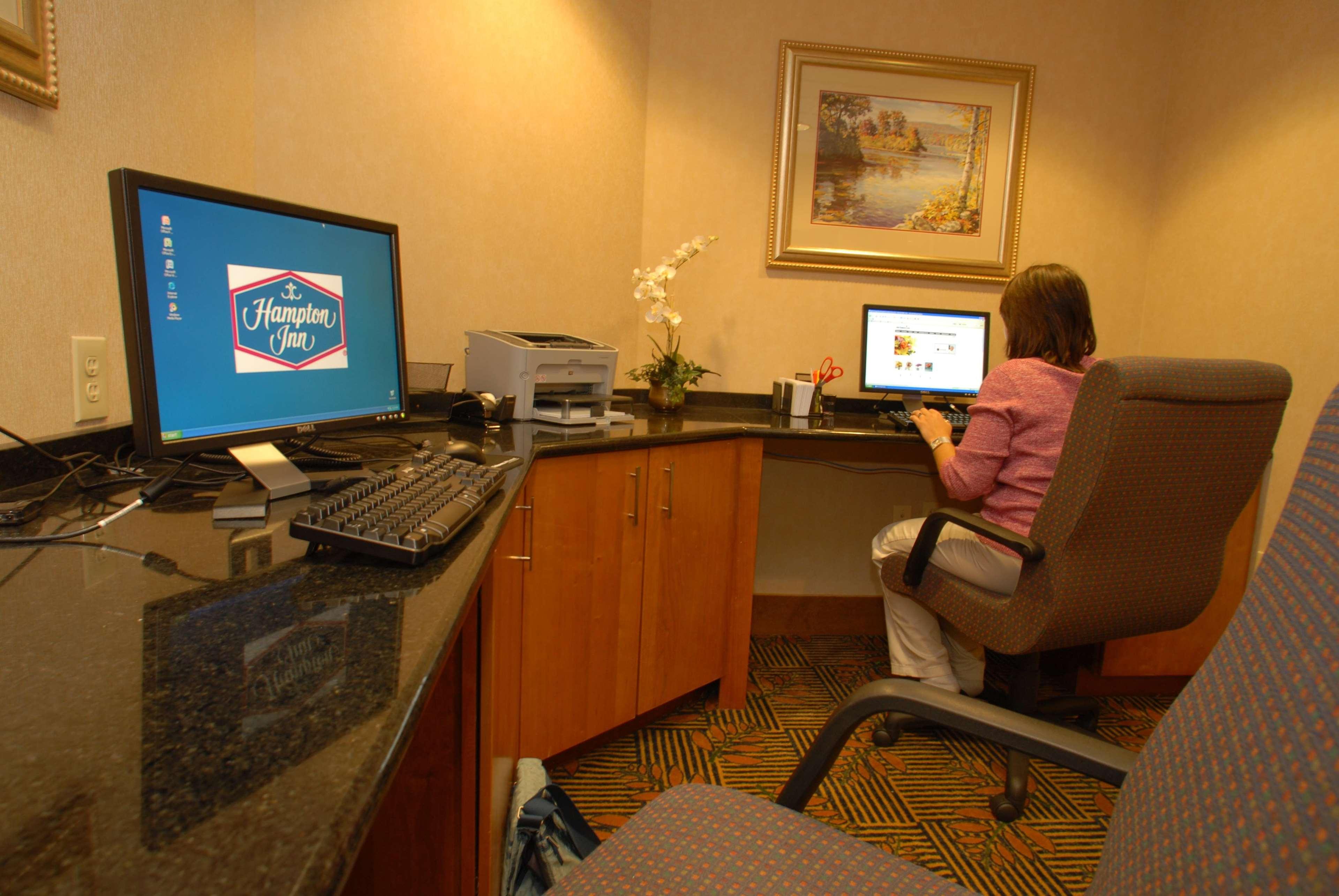 Hampton Inn Gloucester Eksteriør billede