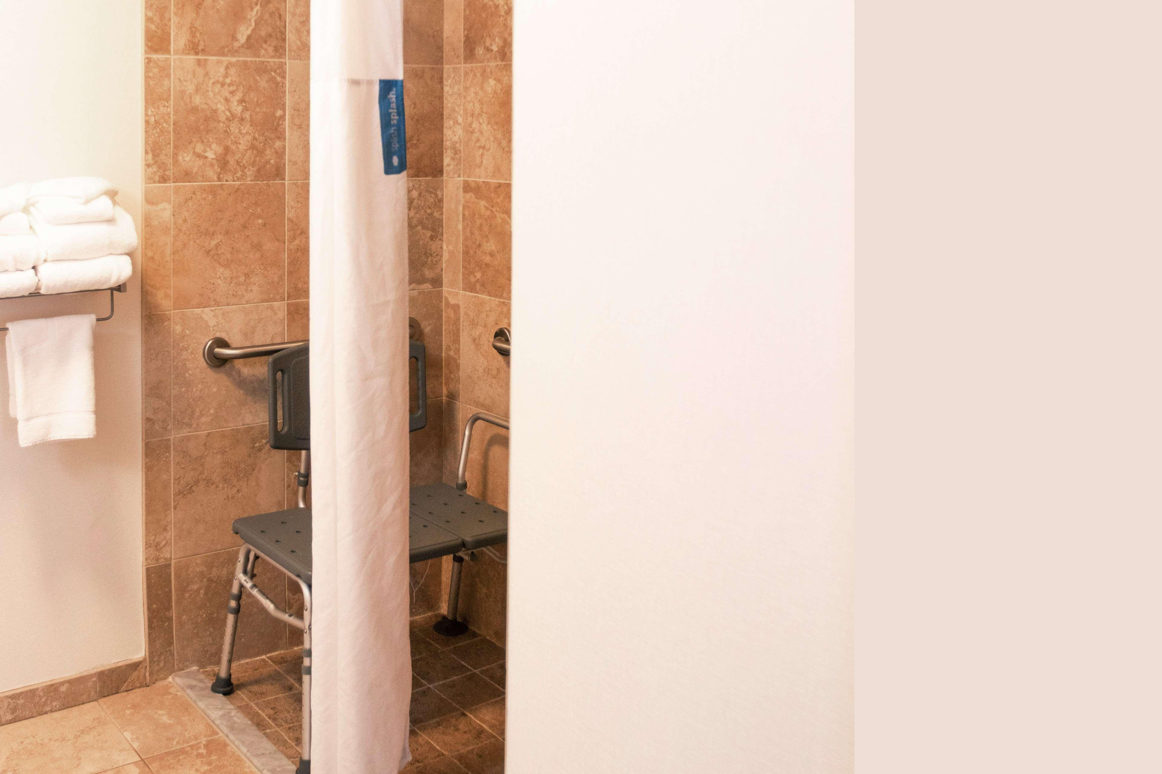 Hampton Inn Gloucester Eksteriør billede