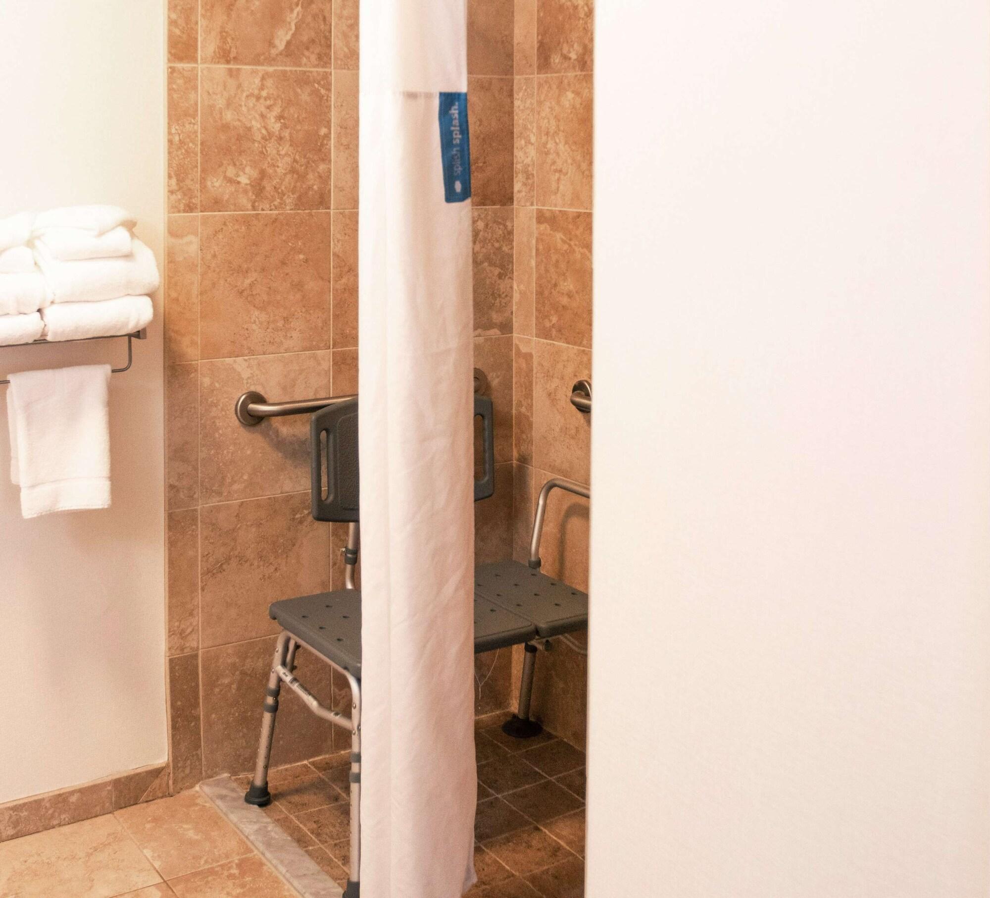 Hampton Inn Gloucester Eksteriør billede