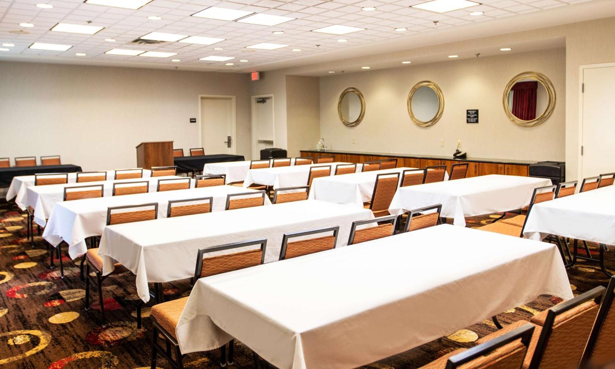 Hampton Inn Gloucester Eksteriør billede