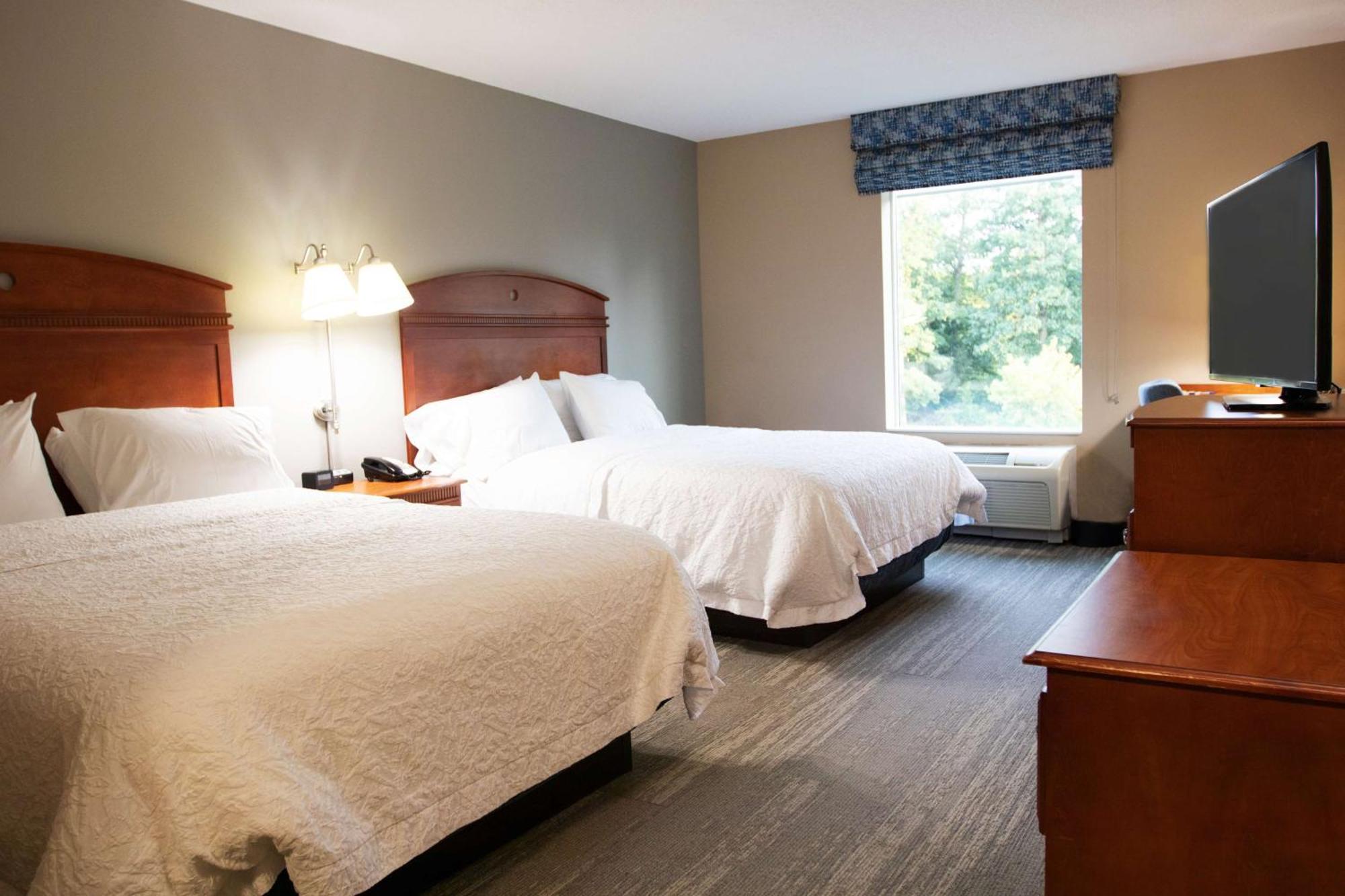 Hampton Inn Gloucester Eksteriør billede