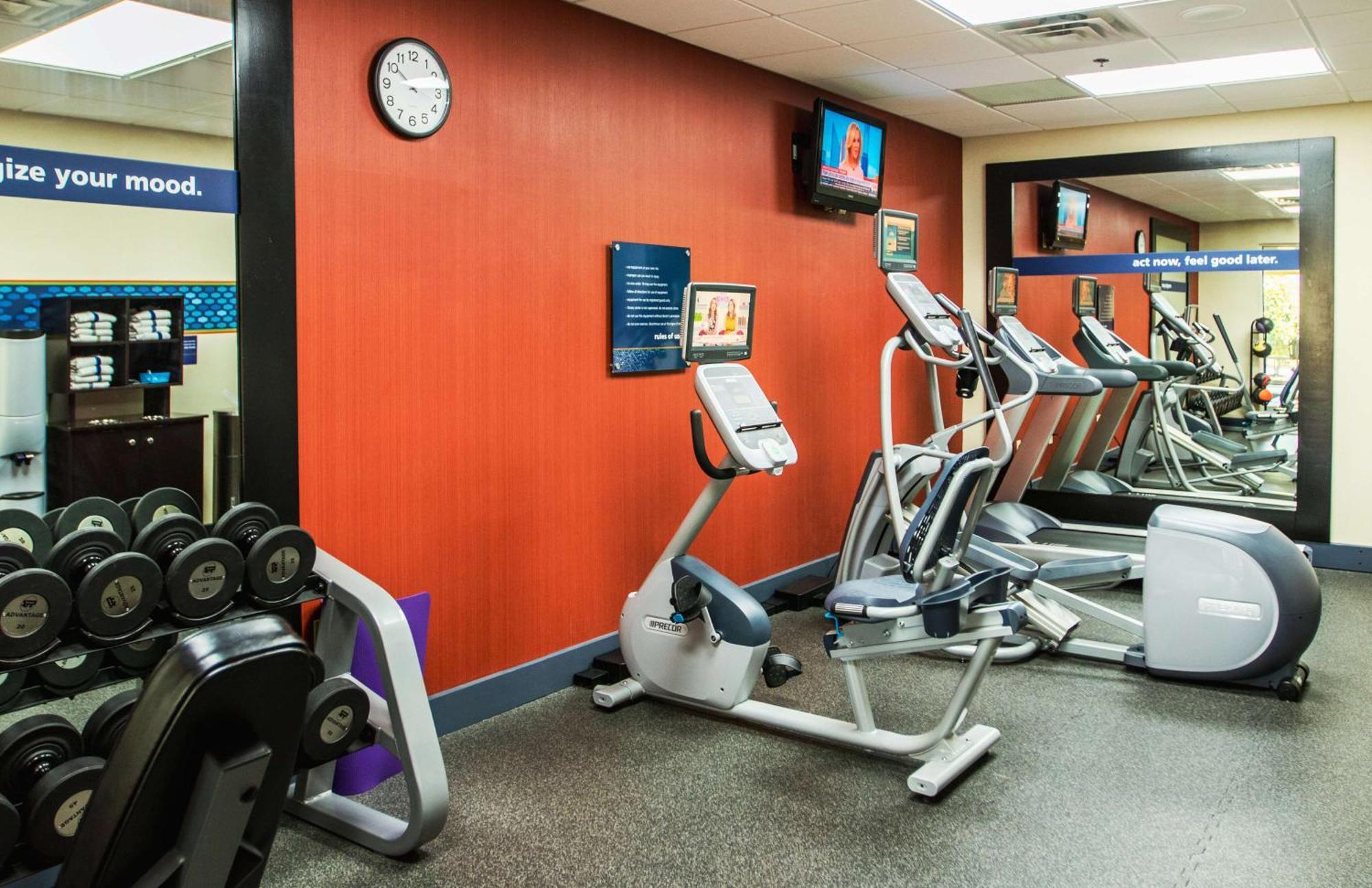 Hampton Inn Gloucester Eksteriør billede