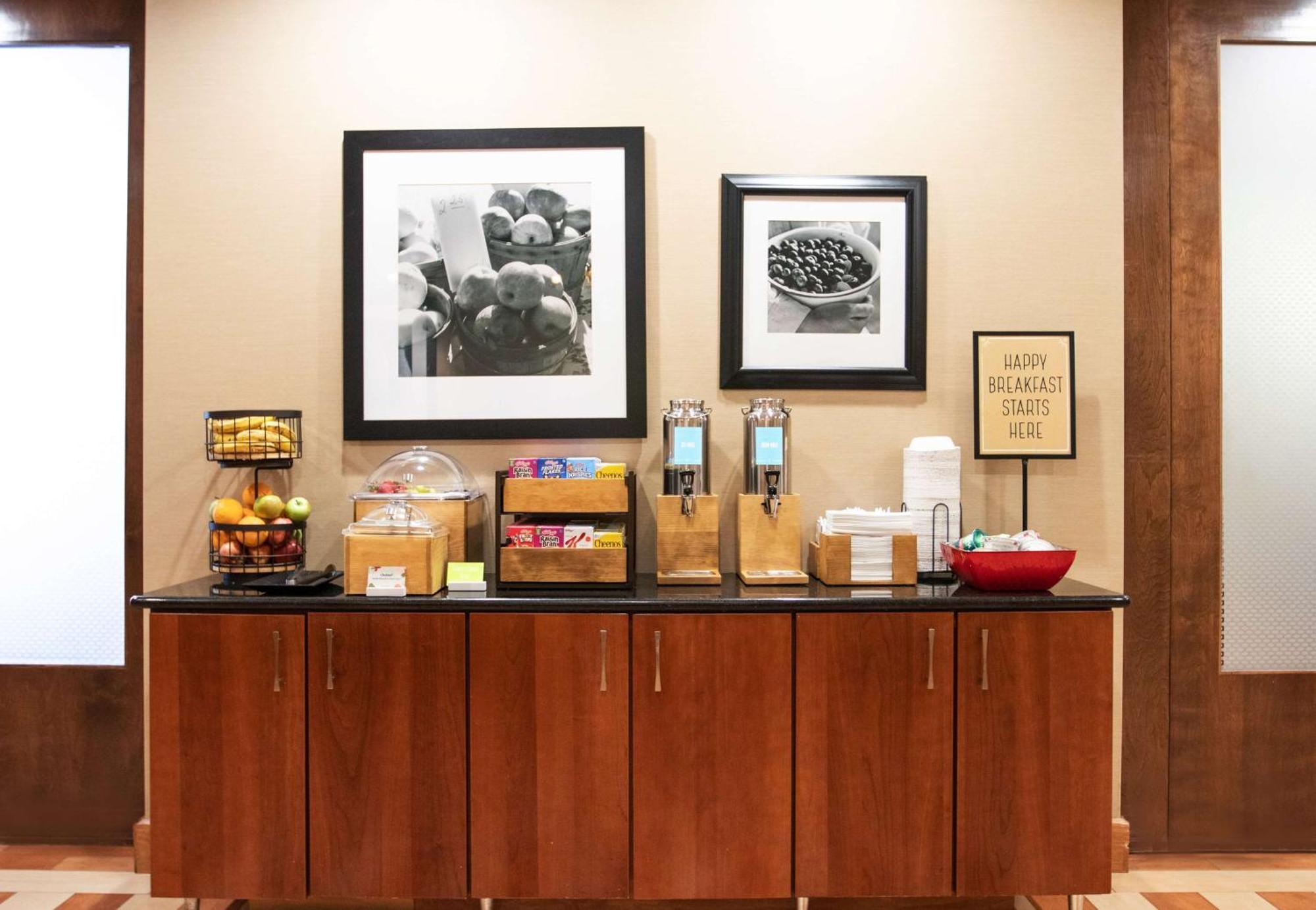 Hampton Inn Gloucester Eksteriør billede