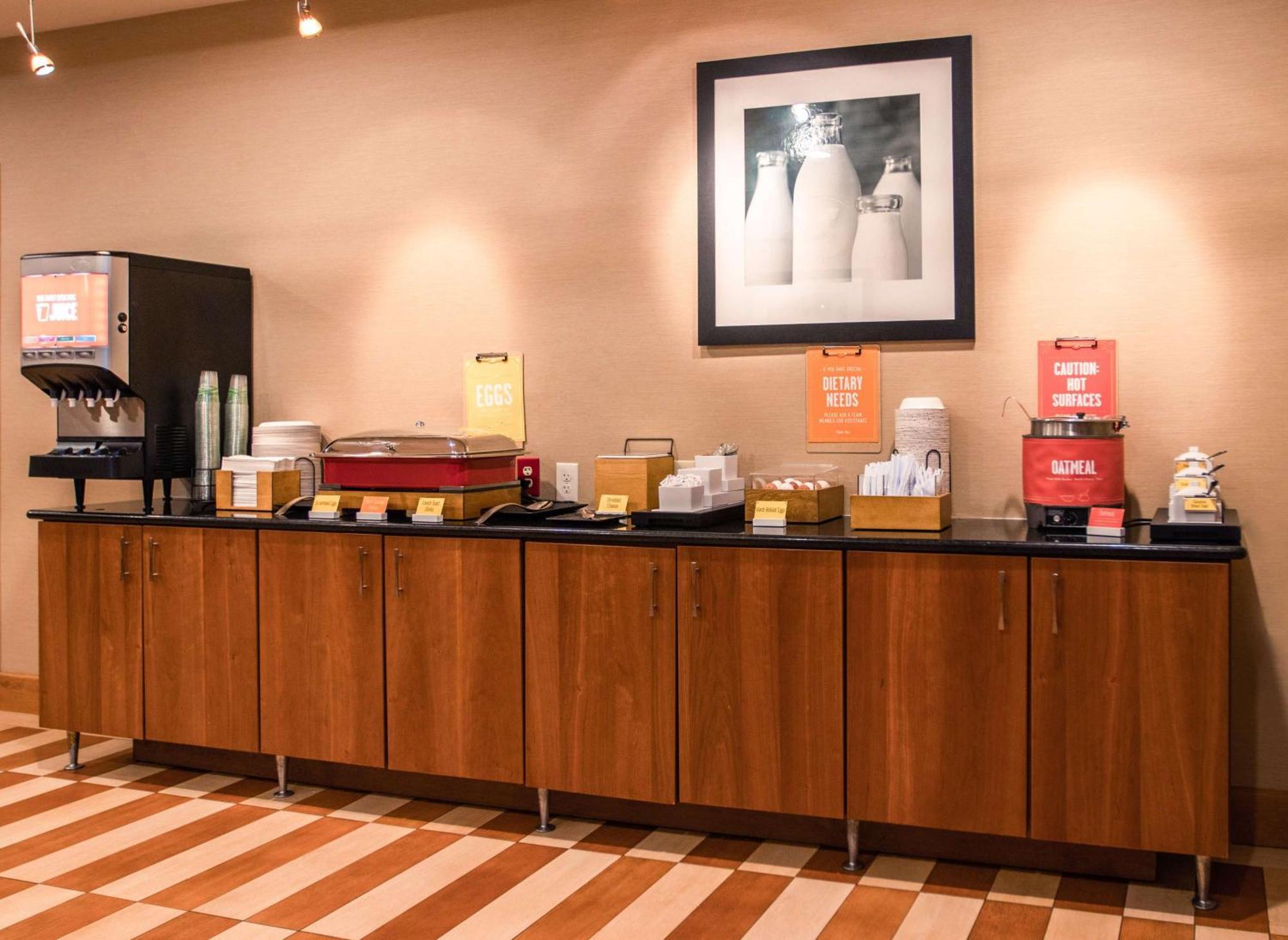 Hampton Inn Gloucester Eksteriør billede