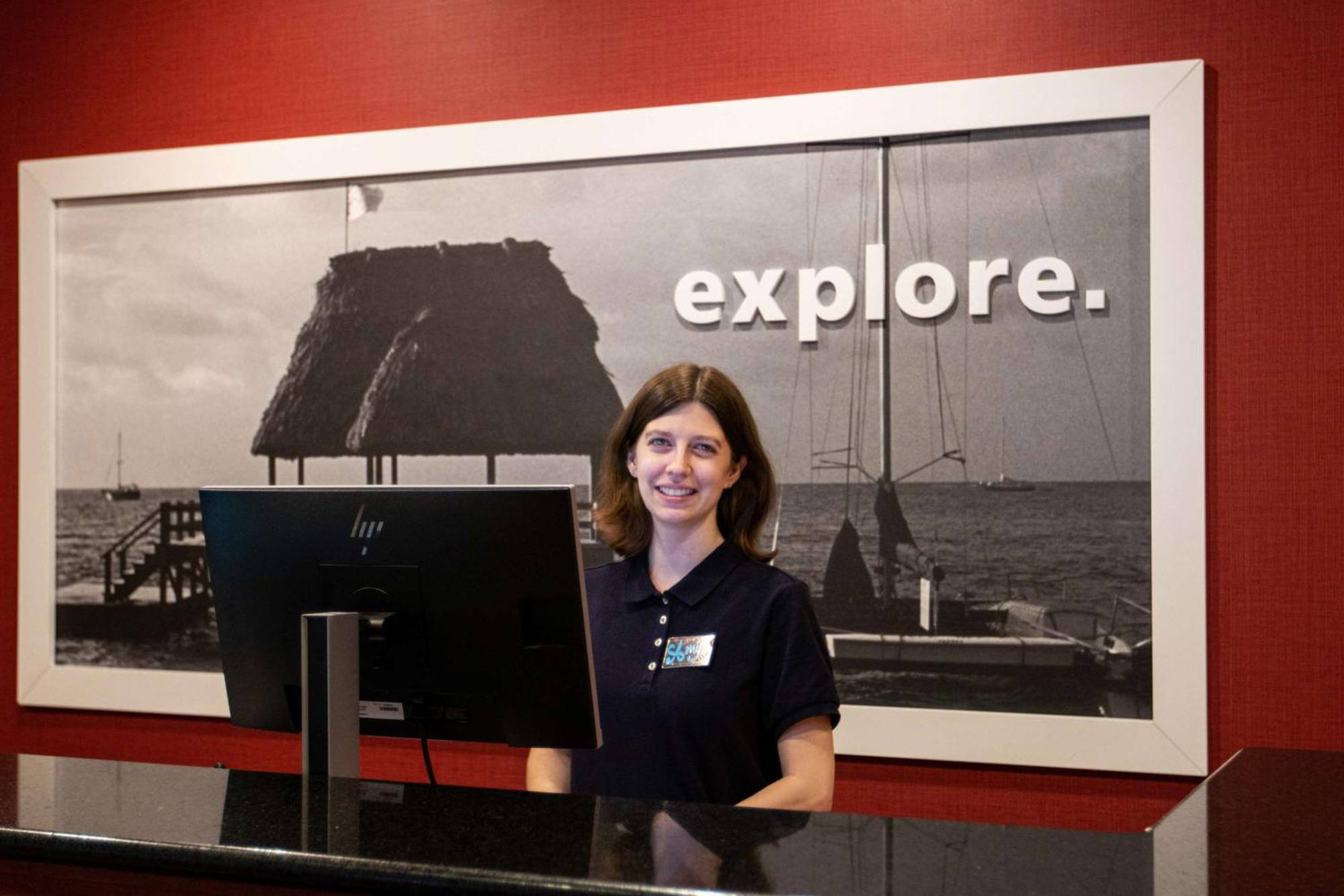 Hampton Inn Gloucester Eksteriør billede